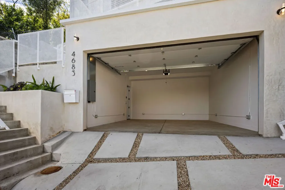 4683 Glenalbyn Drive Los Angeles, CA 90065