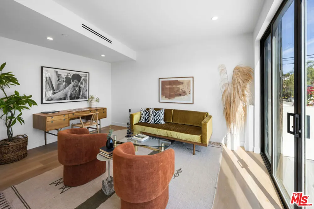 4683 Glenalbyn Drive Los Angeles, CA 90065