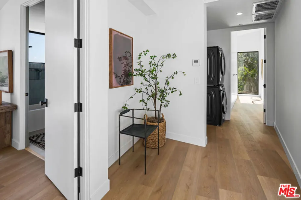 4683 Glenalbyn Drive Los Angeles, CA 90065