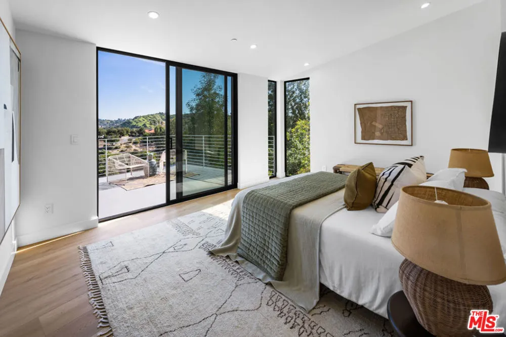 4683 Glenalbyn Drive Los Angeles, CA 90065
