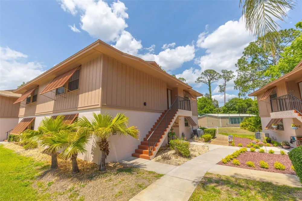 180 MAGNOLIA WOODS COURT #15B Deltona, FL 32725
