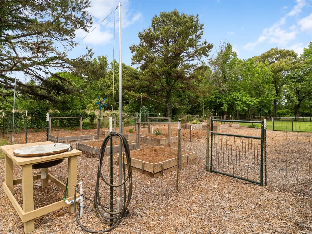 2976 CR 217 E Henderson, TX 75652