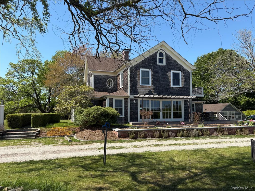 184 Twomey Avenue Calverton, NY 11933