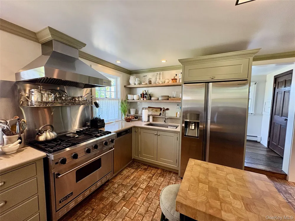 184 Twomey Avenue Calverton, NY 11933