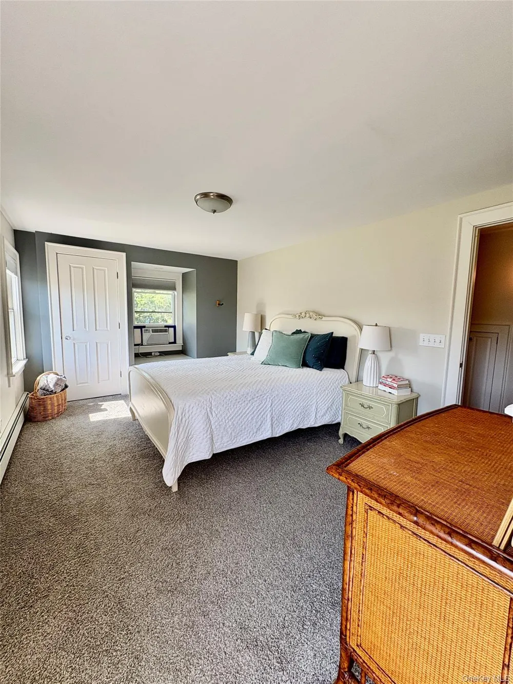 184 Twomey Avenue Calverton, NY 11933