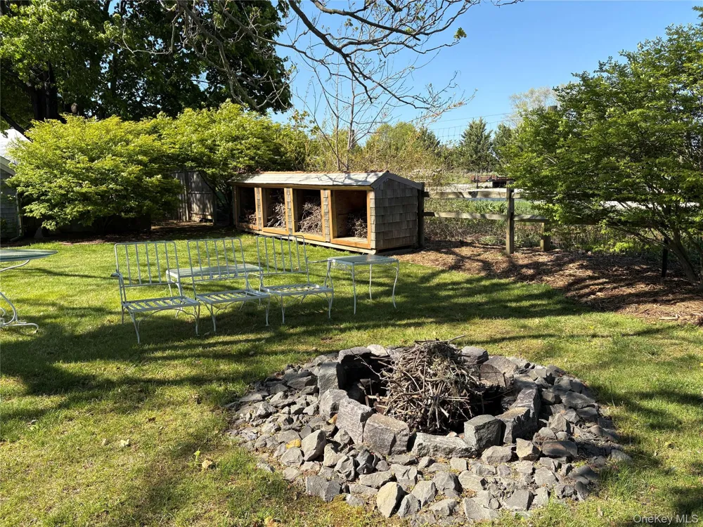 184 Twomey Avenue Calverton, NY 11933