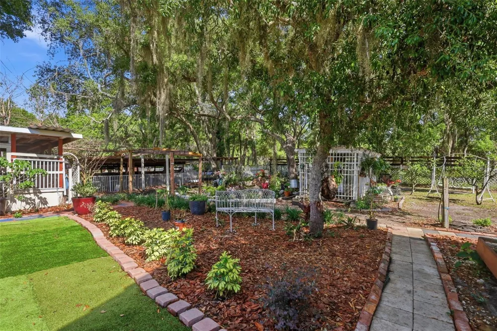 1898 BLACKWELDER ROAD De Leon Springs, FL 32130
