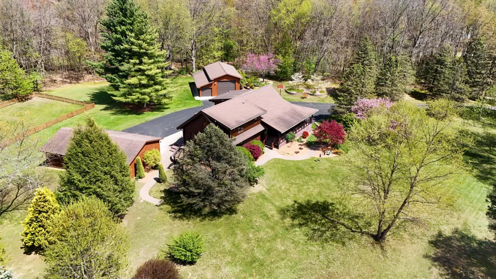 10189 I DRIVE S Newton Township, MI 49033