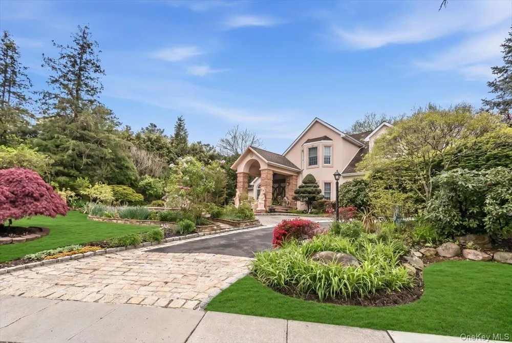 21 Chauncey Place Woodbury, NY 11797