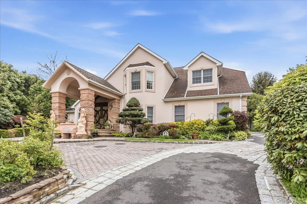 21 Chauncey Place Woodbury, NY 11797