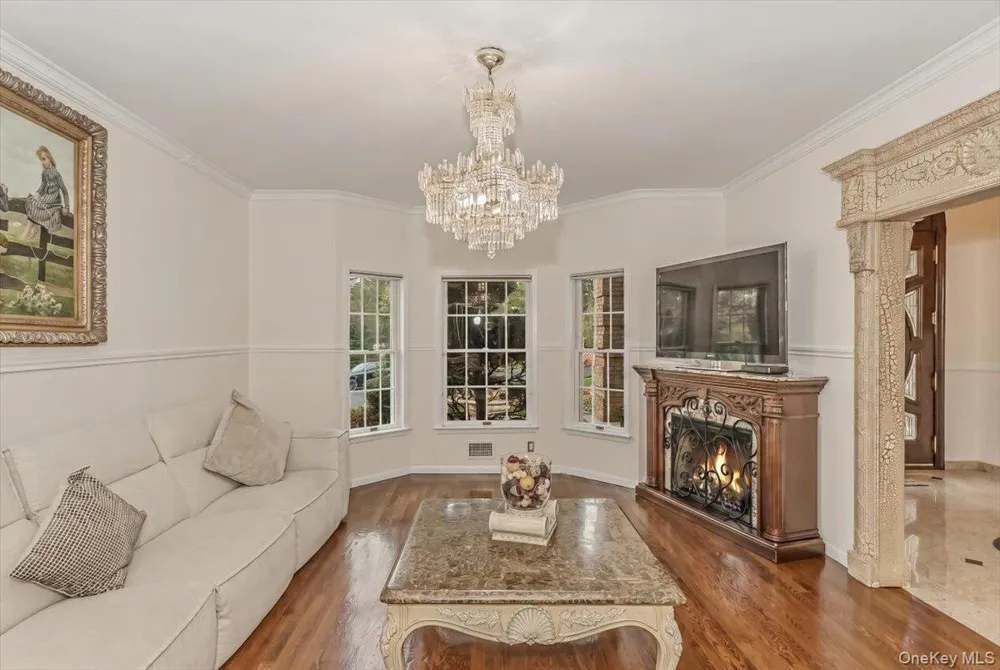 21 Chauncey Place Woodbury, NY 11797