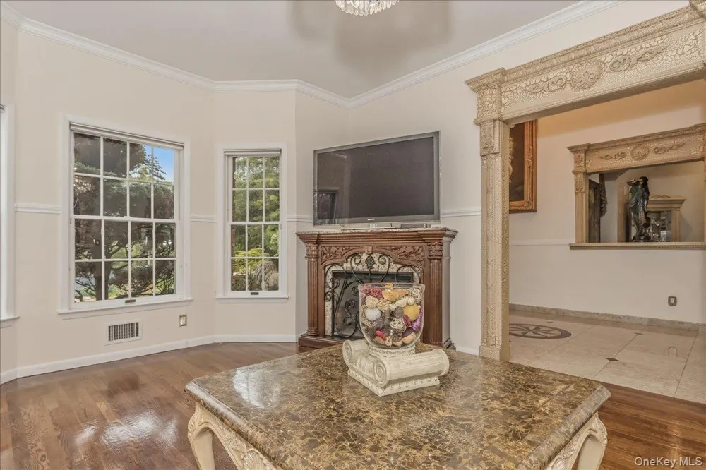 21 Chauncey Place Woodbury, NY 11797