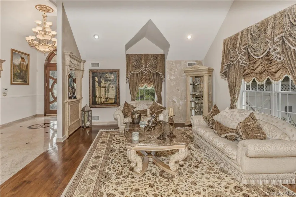 21 Chauncey Place Woodbury, NY 11797