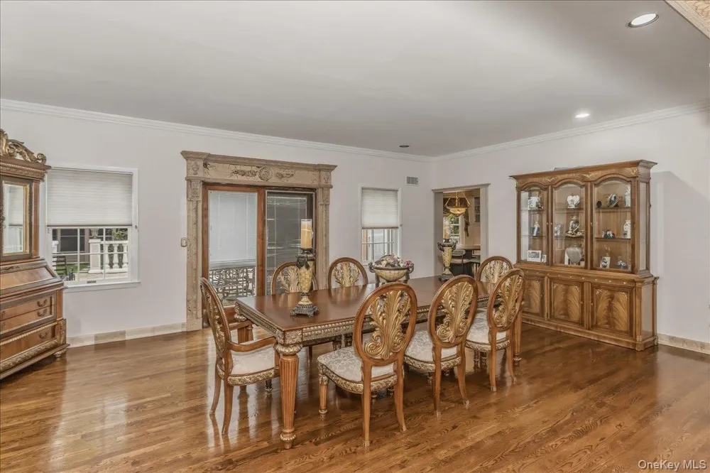 21 Chauncey Place Woodbury, NY 11797