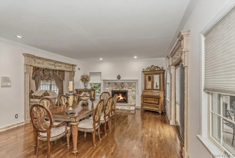 21 Chauncey Place Woodbury, NY 11797