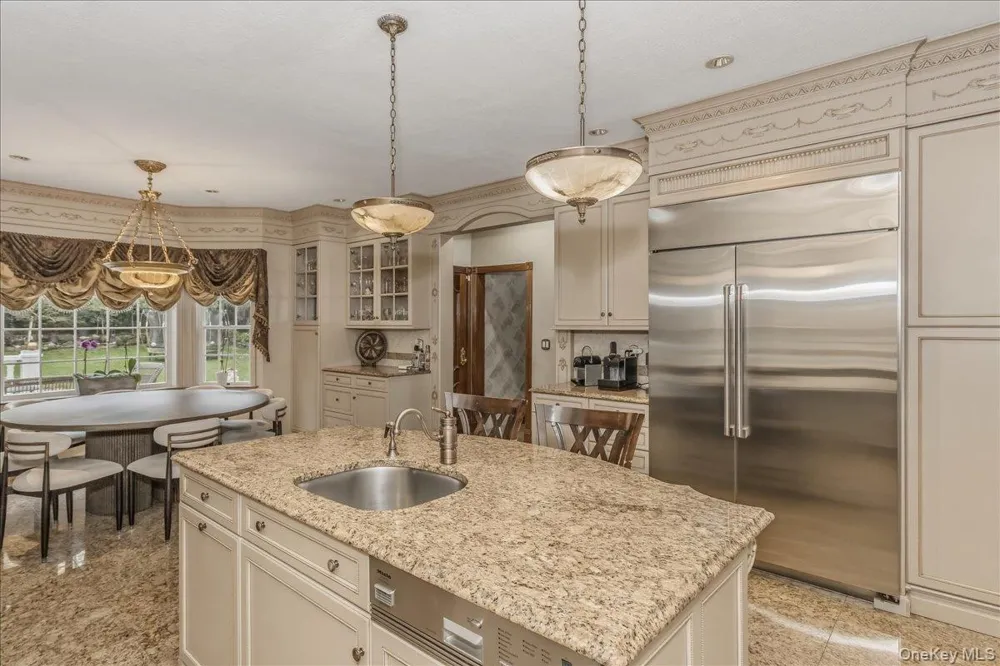 21 Chauncey Place Woodbury, NY 11797