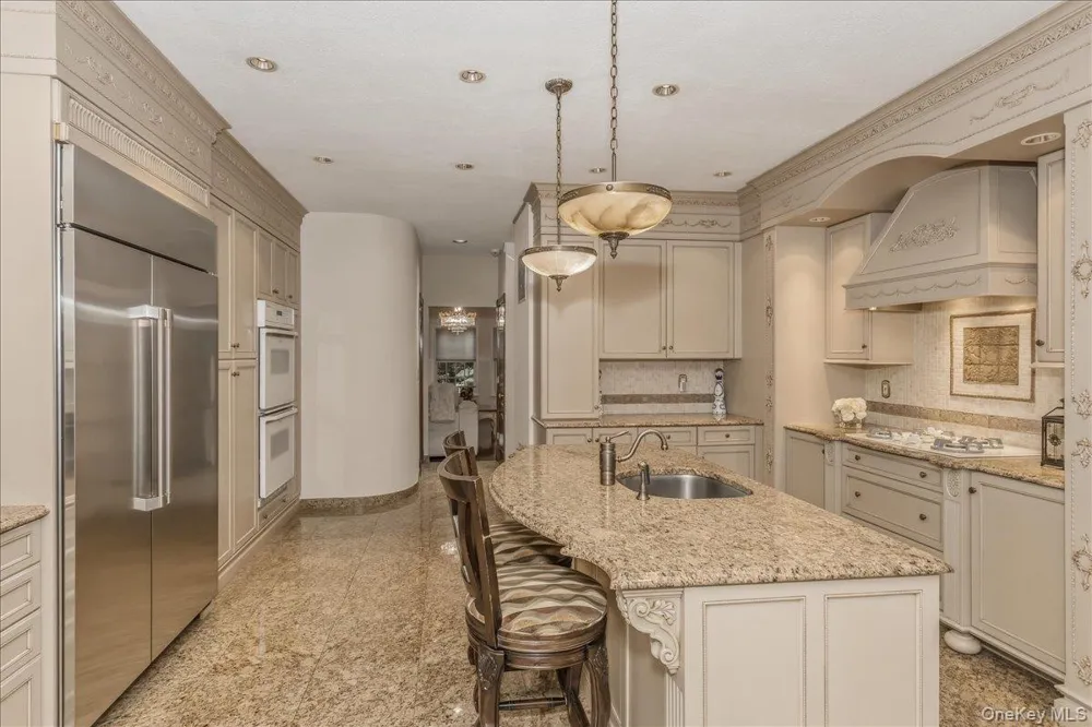 21 Chauncey Place Woodbury, NY 11797