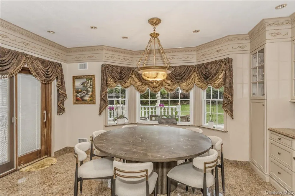 21 Chauncey Place Woodbury, NY 11797