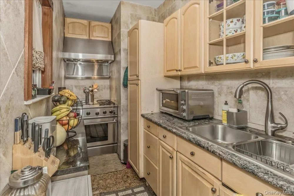 21 Chauncey Place Woodbury, NY 11797