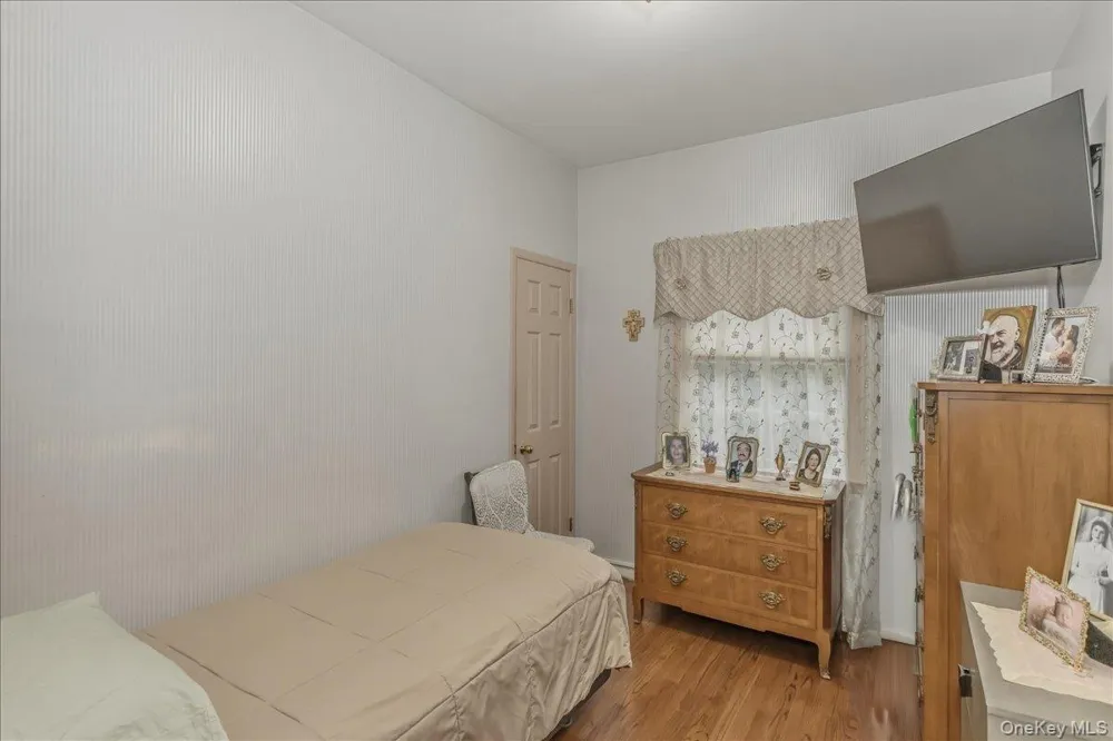 21 Chauncey Place Woodbury, NY 11797