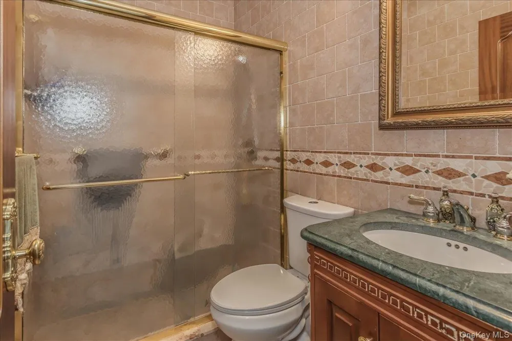 21 Chauncey Place Woodbury, NY 11797