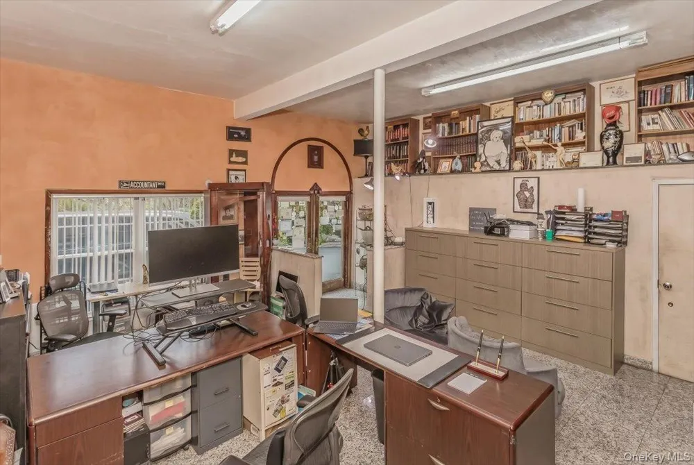 21 Chauncey Place Woodbury, NY 11797