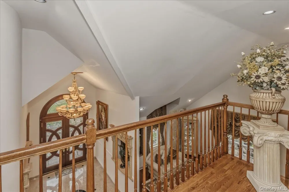 21 Chauncey Place Woodbury, NY 11797
