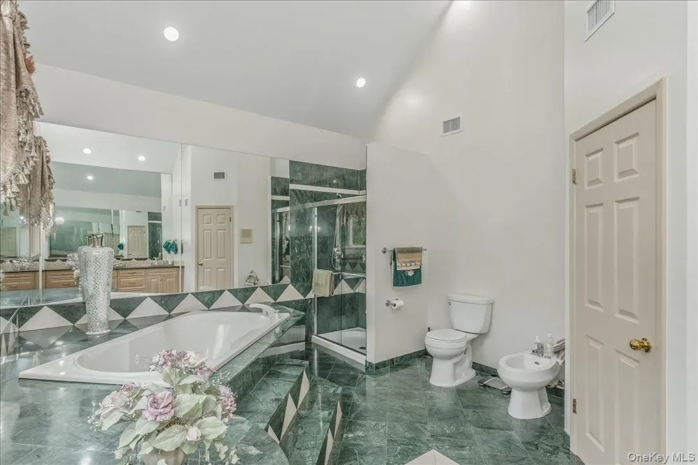 21 Chauncey Place Woodbury, NY 11797