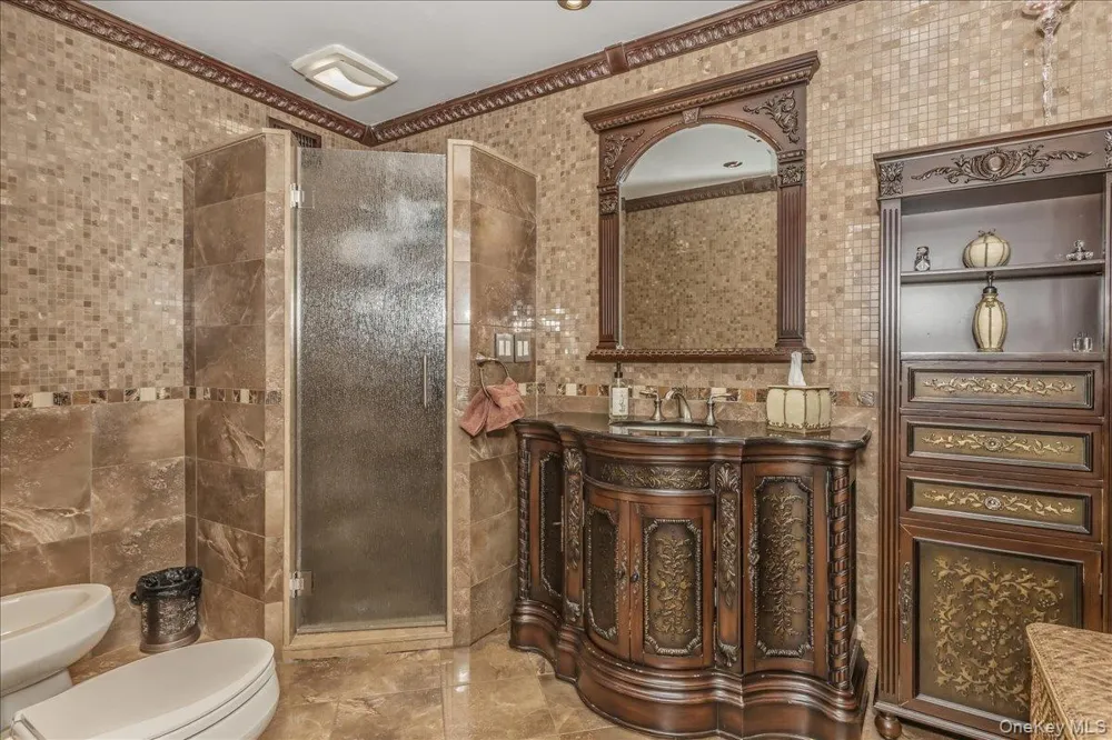 21 Chauncey Place Woodbury, NY 11797