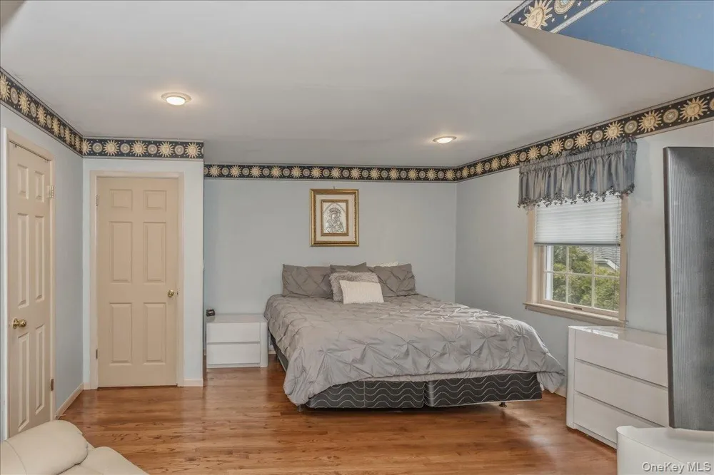 21 Chauncey Place Woodbury, NY 11797