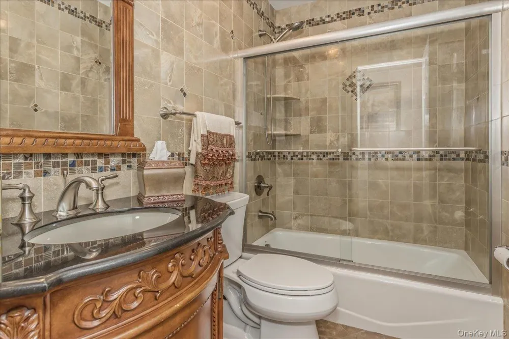 21 Chauncey Place Woodbury, NY 11797