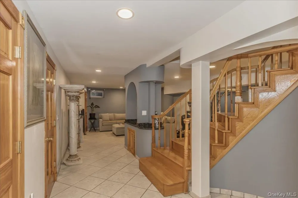 21 Chauncey Place Woodbury, NY 11797