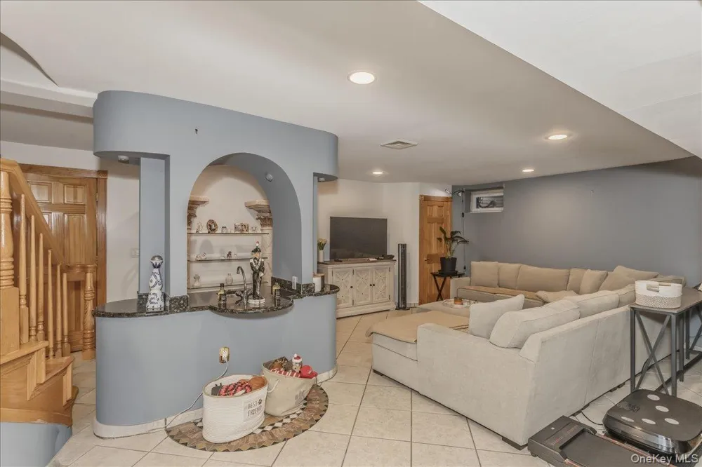 21 Chauncey Place Woodbury, NY 11797