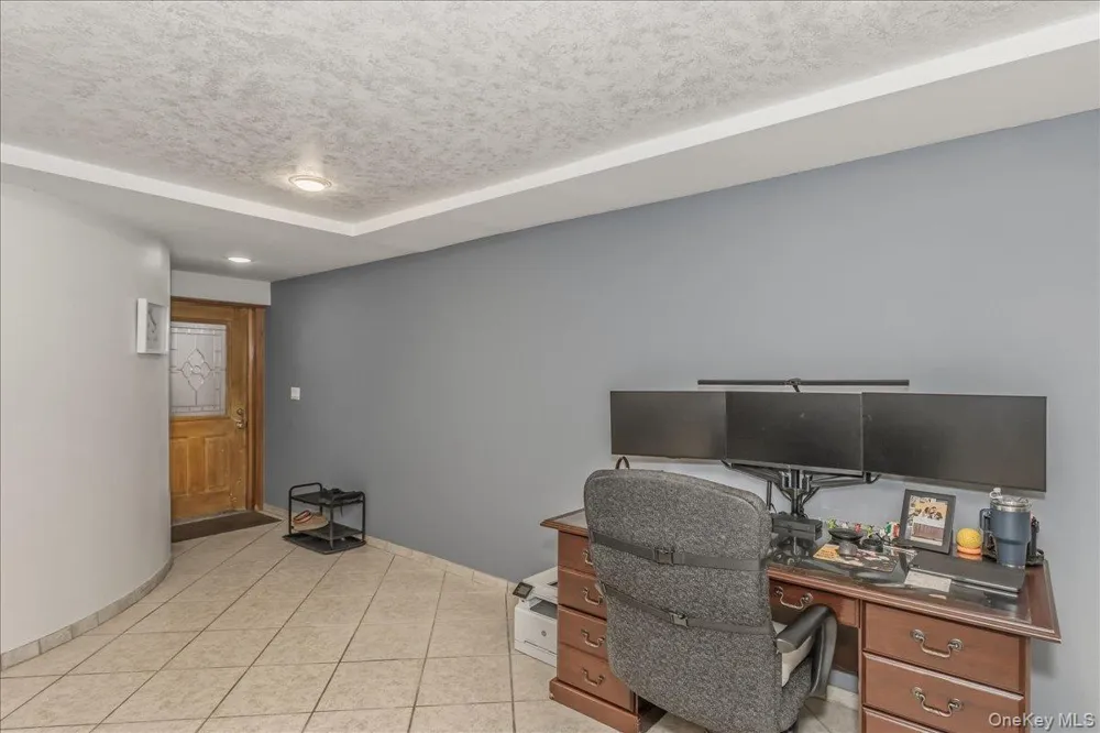 21 Chauncey Place Woodbury, NY 11797