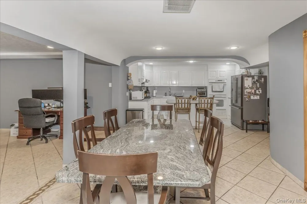 21 Chauncey Place Woodbury, NY 11797
