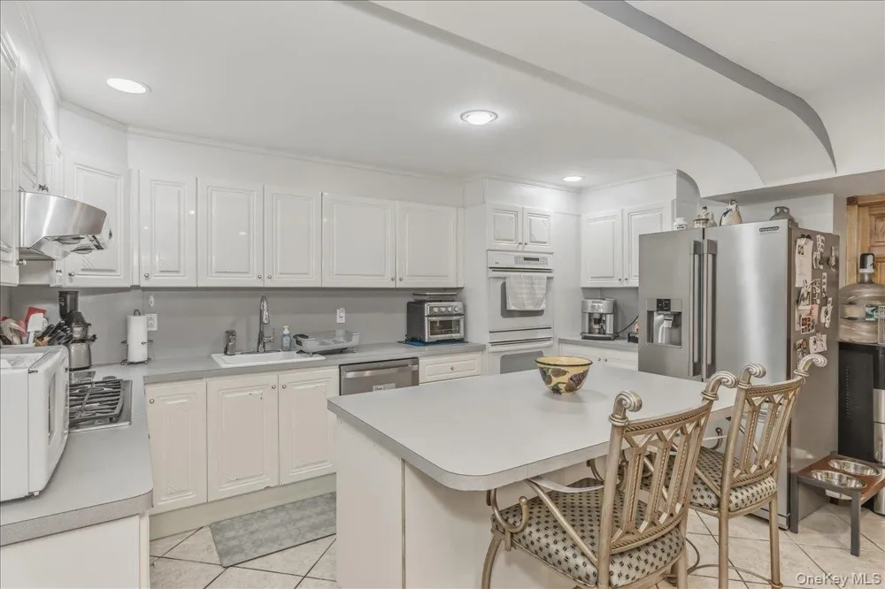 21 Chauncey Place Woodbury, NY 11797