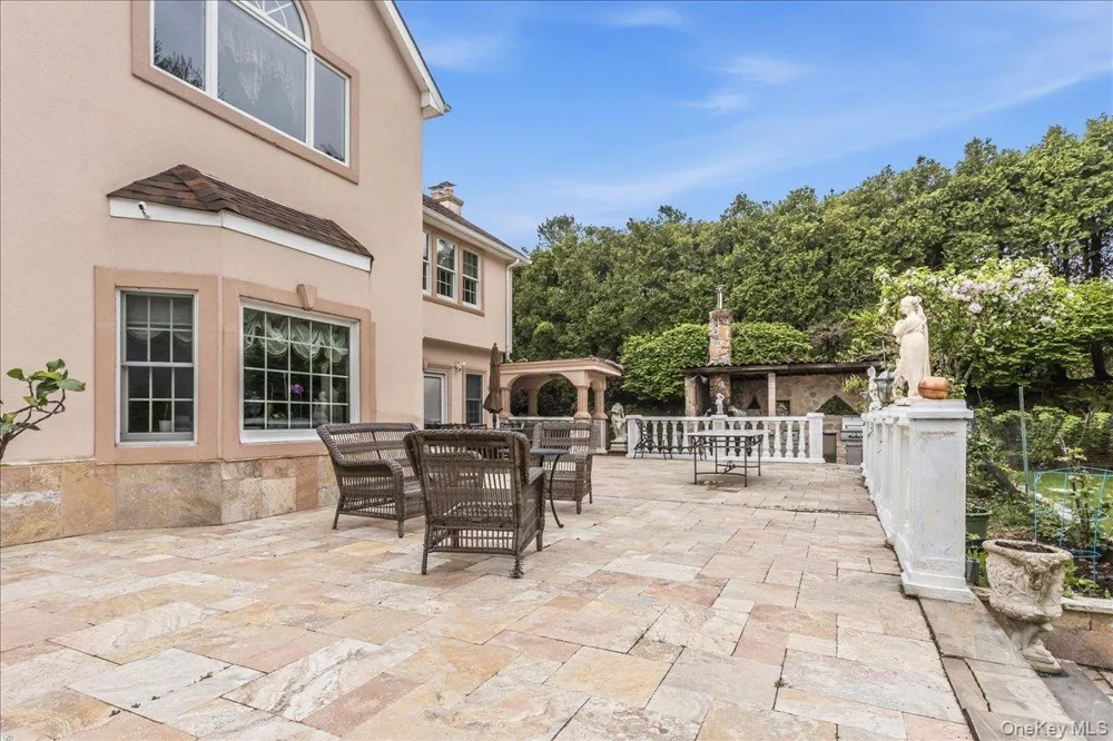 21 Chauncey Place Woodbury, NY 11797