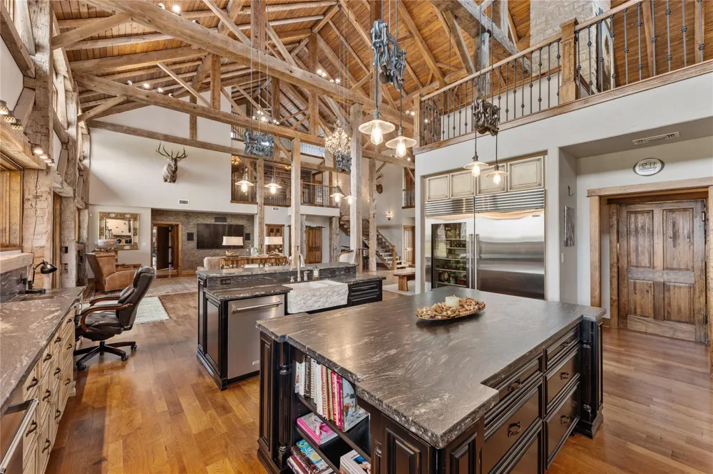 1000 River Trace Drive Columbus, TX 78934