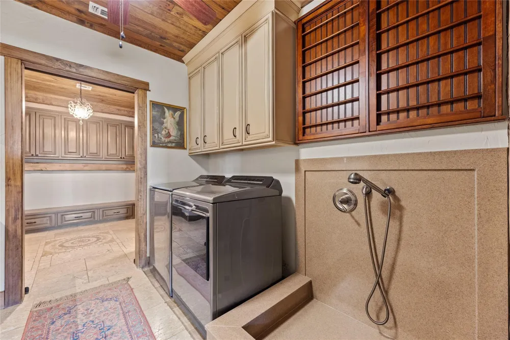 1000 River Trace Drive Columbus, TX 78934