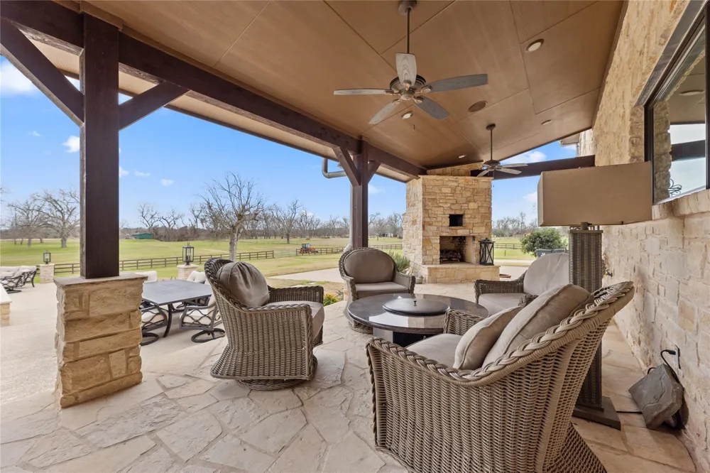 1000 River Trace Drive Columbus, TX 78934