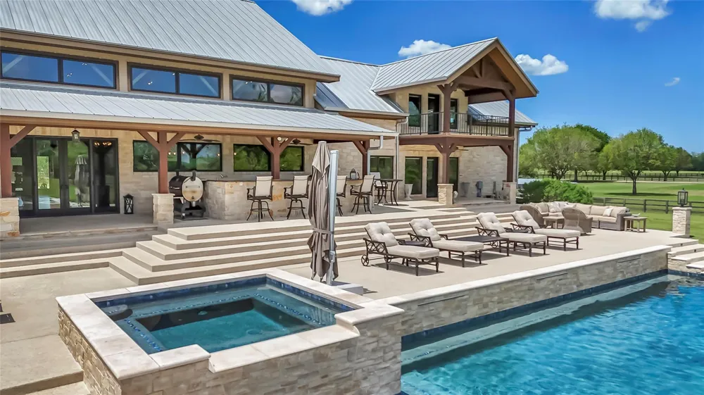 1000 River Trace Drive Columbus, TX 78934