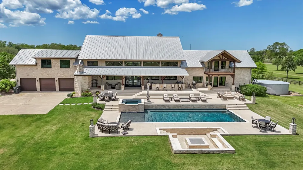 1000 River Trace Drive Columbus, TX 78934