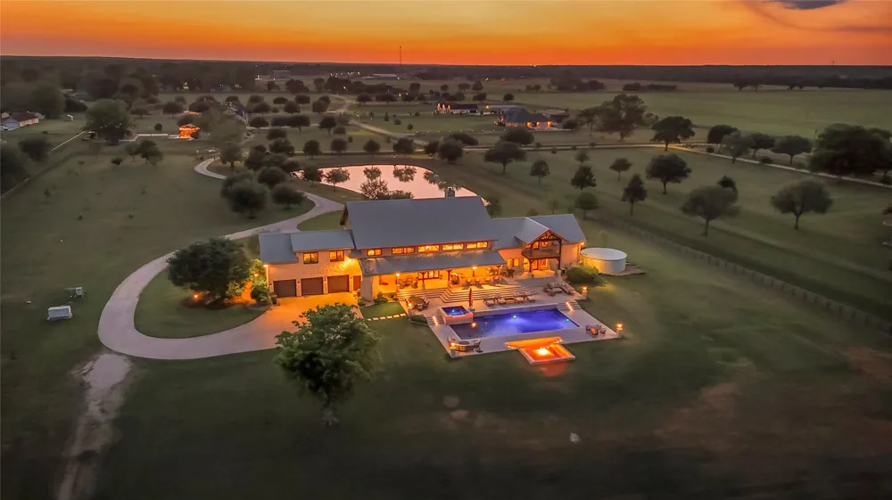 1000 River Trace Drive Columbus, TX 78934