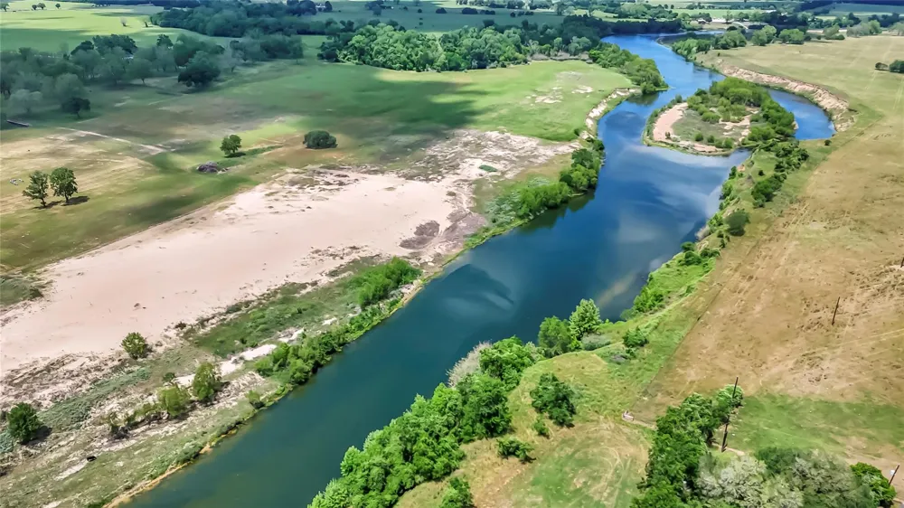 1000 River Trace Drive Columbus, TX 78934