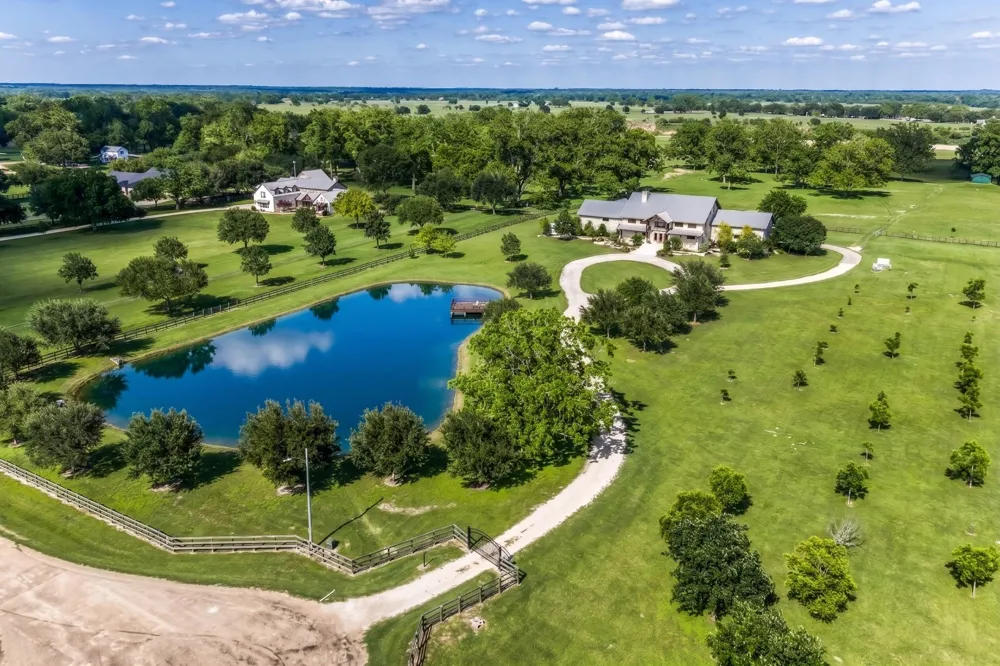 1000 River Trace Drive Columbus, TX 78934
