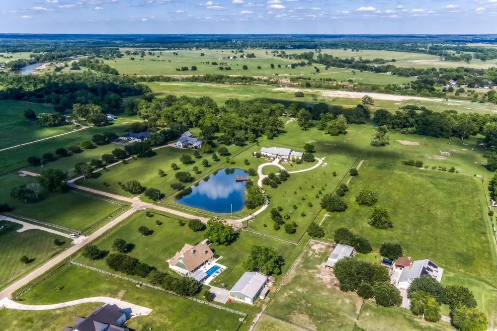 1000 River Trace Drive Columbus, TX 78934