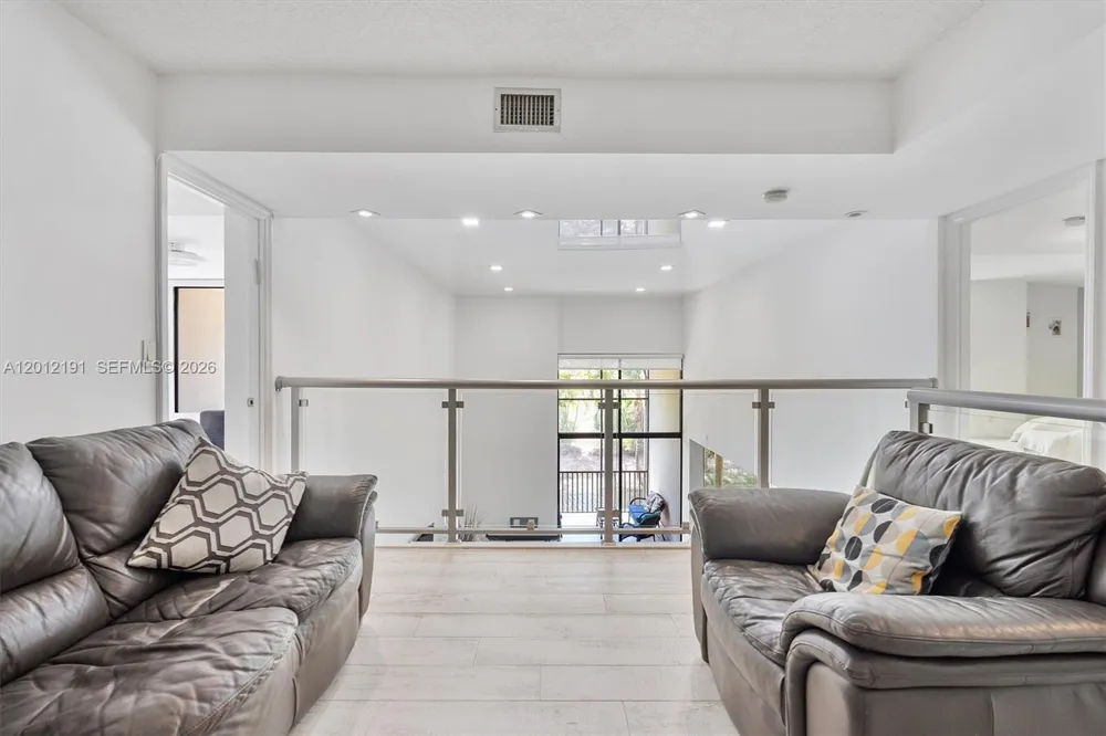 20341 W Country Club Dr #TH-11 Aventura, FL 33180