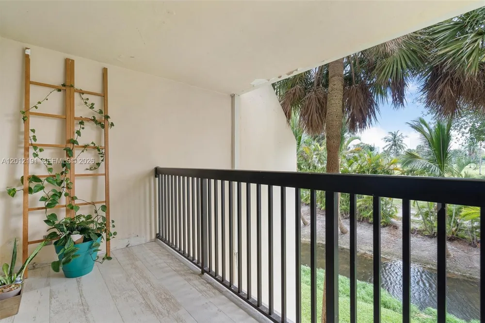 20341 W Country Club Dr #TH-11 Aventura, FL 33180