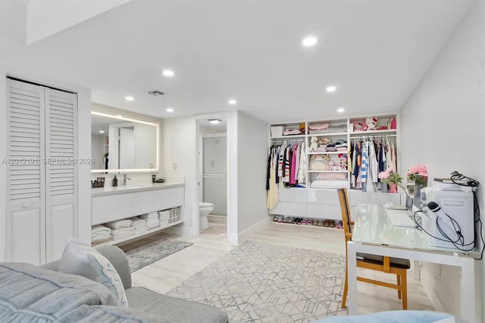 20341 W Country Club Dr #TH-11 Aventura, FL 33180