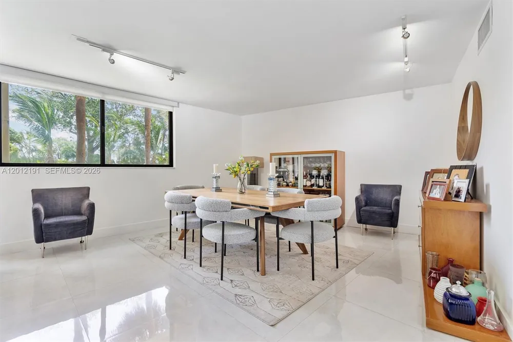 20341 W Country Club Dr #TH-11 Aventura, FL 33180